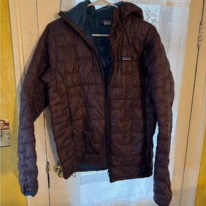 Patagonia Men's Purple Hooded Down Jacket Sz S
